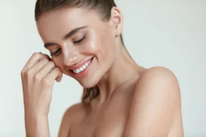 Woman smiling radiantly after Daxxify treatment.